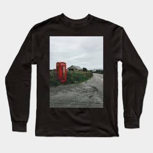 Old-Fashioned Red Phone Booth in British Countryside Long Sleeve T-Shirt